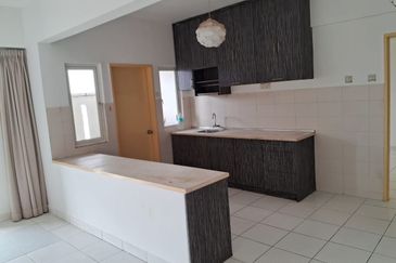 First Residence (Residensi Unggul)