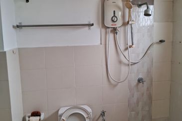 First Residence (Residensi Unggul)