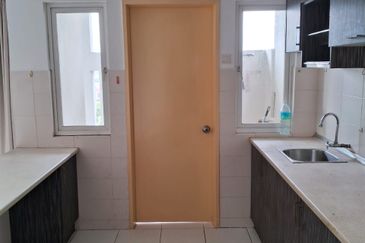 First Residence (Residensi Unggul)