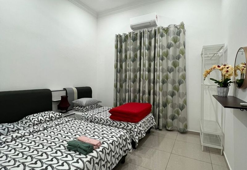 TAMAN PADANG TEMU PERMATA