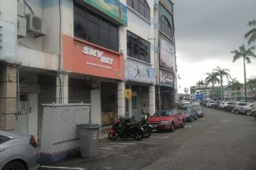 HOT!! Facing Main Road Plaza Pandan Malim Ground Floor Shop for Sale