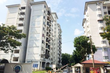 Tasik Heights Apartment