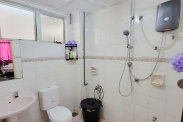 Pangsapuri Lili, Taman Bukit Subang, Seksyen U16