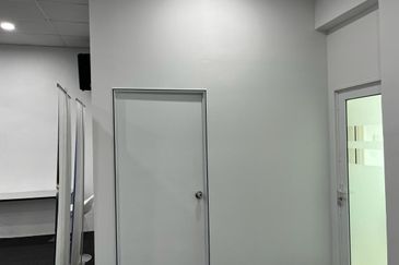 Facing Main Road Huge Renovated Office & Hall Taman Kota Syahbandar Melaka