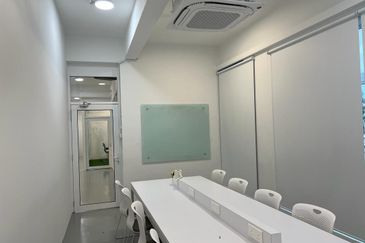 Facing Main Road Huge Renovated Office & Hall Taman Kota Syahbandar Melaka