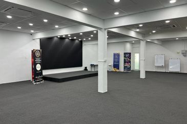 Facing Main Road Huge Renovated Office & Hall Taman Kota Syahbandar Melaka