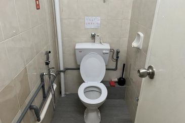 Facing Main Road Huge Renovated Office & Hall Taman Kota Syahbandar Melaka