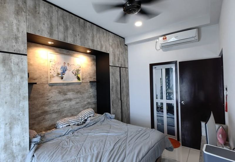 D'Summit Residences @ Kempas Utama