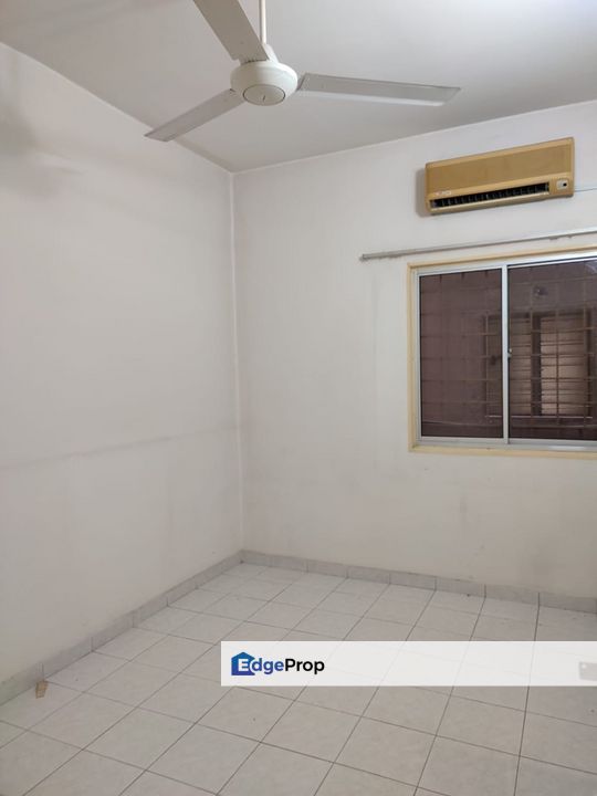 Near LRT, Freehold, 3r2b for SALE @ Merak Apartment, Puchong, Selangor, Bandar Kinrara Puchong