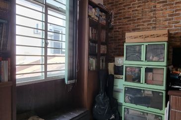 Renovated, fully furnished 4r3b @ Royal Ivory SP10, Bdr Saujana Putra