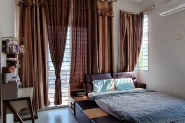 Renovated, fully furnished 4r3b @ Royal Ivory SP10, Bdr Saujana Putra