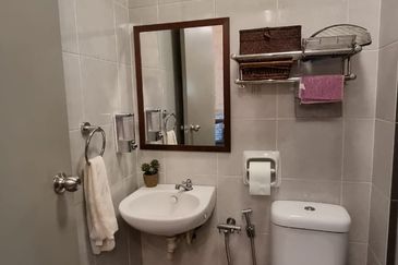 Renovated, fully furnished 4r3b @ Royal Ivory SP10, Bdr Saujana Putra