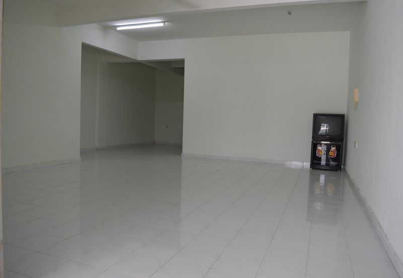 Huge FREEHOLD 3 Storey Terrace House for Sale at Ujong Pasir 24x70 