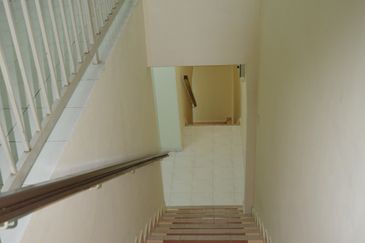 Huge FREEHOLD 3 Storey Terrace House for Sale at Ujong Pasir 24x70 