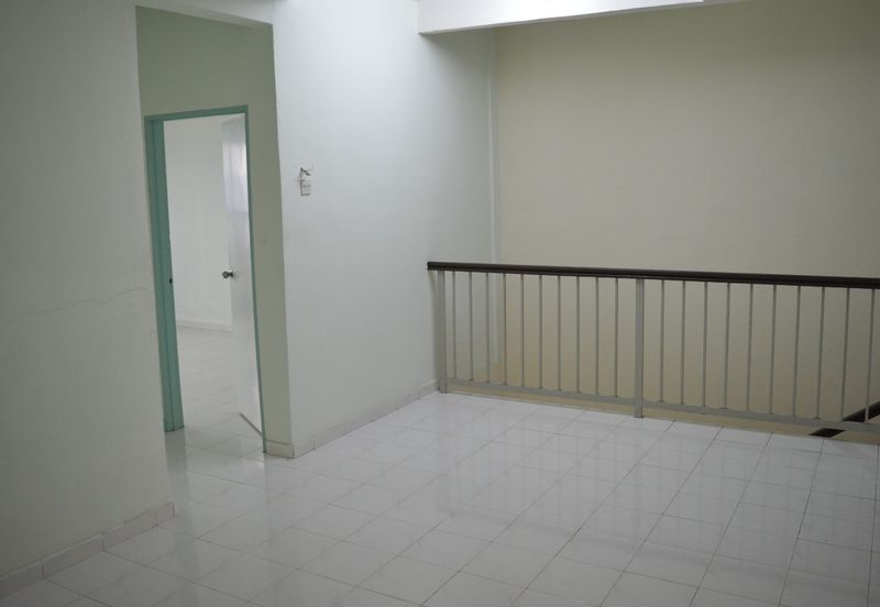 Huge FREEHOLD 3 Storey Terrace House for Sale at Ujong Pasir 24x70 