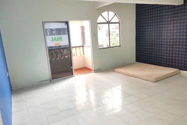 Huge FREEHOLD 3 Storey Terrace House for Sale at Ujong Pasir 24x70 