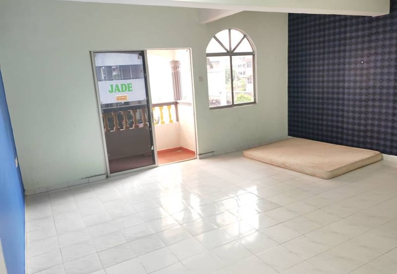 Huge FREEHOLD 3 Storey Terrace House for Sale at Ujong Pasir 24x70 