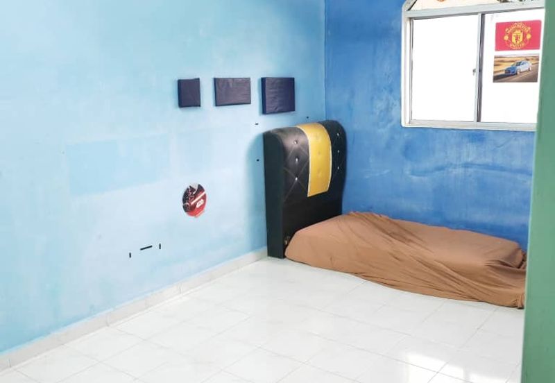 Huge FREEHOLD 3 Storey Terrace House for Sale at Ujong Pasir 24x70 