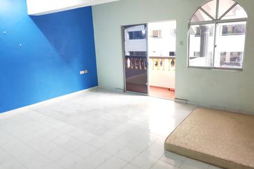 Huge FREEHOLD 3 Storey Terrace House for Sale at Ujong Pasir 24x70 