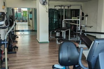 Huge FREEHOLD 3 Storey Terrace House for Sale at Ujong Pasir 24x70 