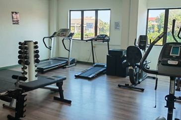 Huge FREEHOLD 3 Storey Terrace House for Sale at Ujong Pasir 24x70 