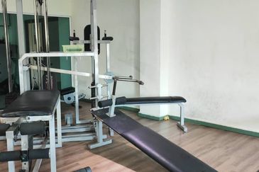 Huge FREEHOLD 3 Storey Terrace House for Sale at Ujong Pasir 24x70 