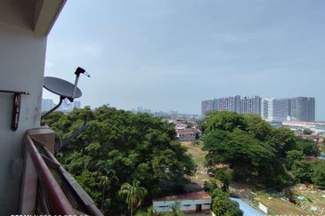 KONDOMINIUM SERI BAYAN