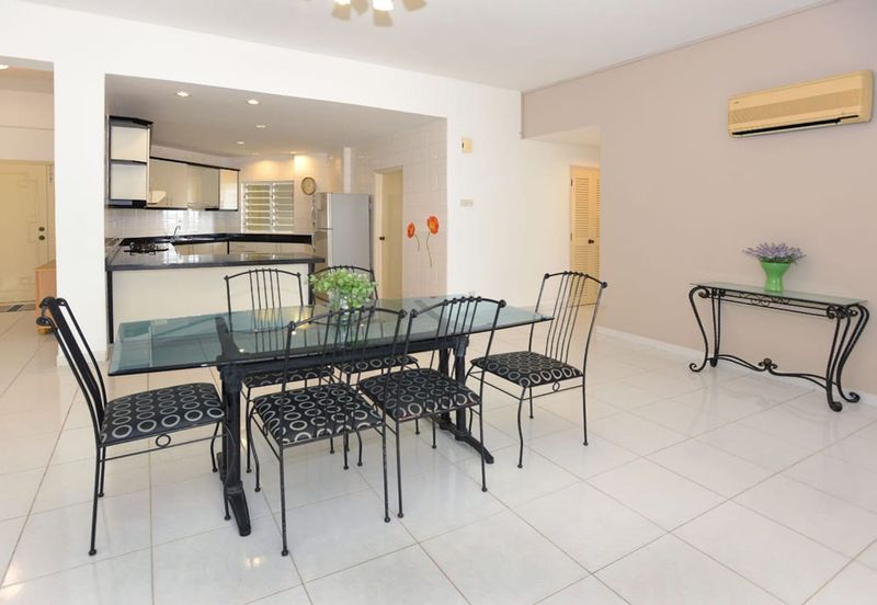 KONDOMINIUM SERI BAYAN