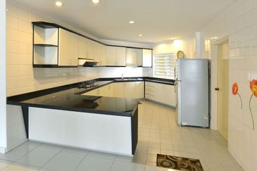 KONDOMINIUM SERI BAYAN