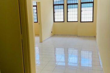 SHOP APARTMENT BATU CAVES FOR SALE