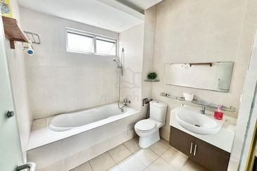 Solaris Dutamas Anggun Puri Condominium Freehold Renovated Facing KLCC View RM 680,000