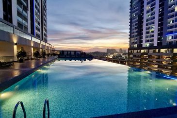 Fully Furnished MRT Landmark Residence Sg Long