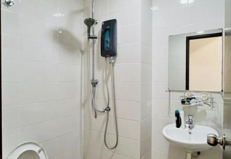 Fully Furnished MRT Landmark Residence Sg Long