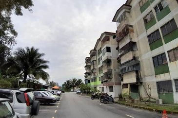Glen Court, Bandar Sungai Long