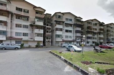 Glen Court, Bandar Sungai Long