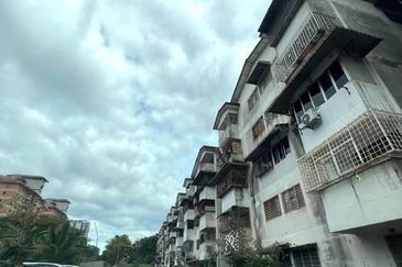 Glen Court, Bandar Sungai Long