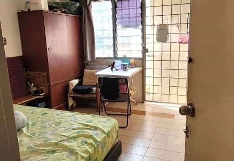 Glen Court, Bandar Sungai Long