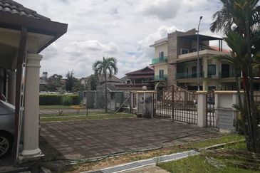 Jalan Suasana, Bandar Tun Hussein Onn