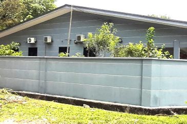 FREEHOLD single storey Corner Taman Desa Damai Cheng for Sale
