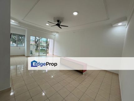 Renovated and Spacious unit at 3 Storey Townhouse (3R3B,Seri Kembangan), Selangor, Seri Kembangan