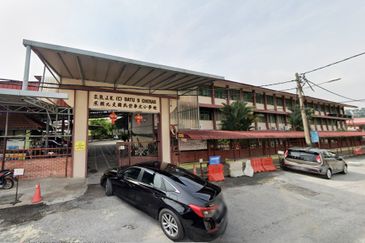 Sering Akasia Duplex: Hill Views, MRT Walk, Family-Centric Living in Cheras