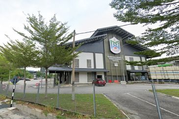 Sering Akasia Duplex: Hill Views, MRT Walk, Family-Centric Living in Cheras