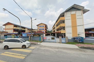 Sering Akasia Duplex: Hill Views, MRT Walk, Family-Centric Living in Cheras