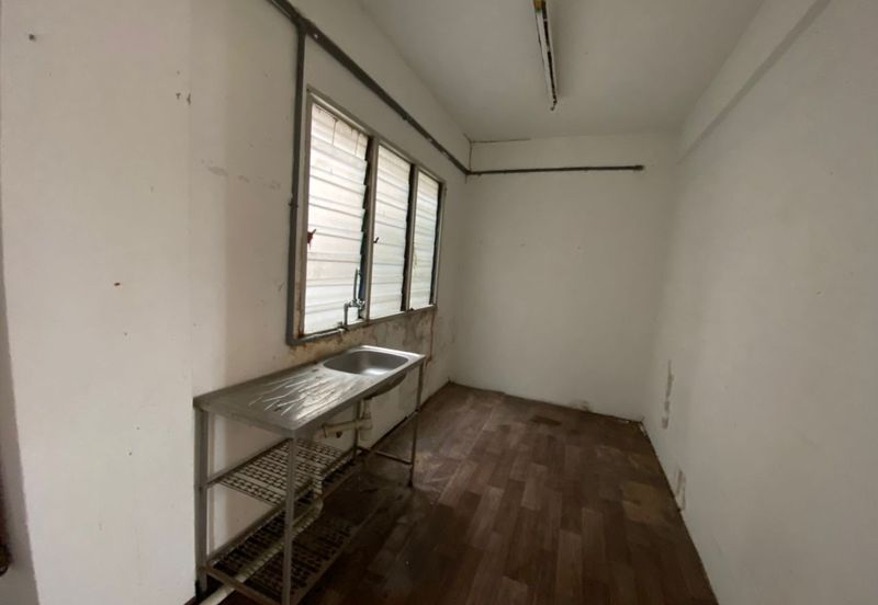 HOT! Pangsapuri Batu Berendam for Sale RM85k only