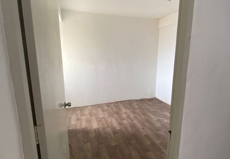 HOT! Pangsapuri Batu Berendam for Sale RM85k only