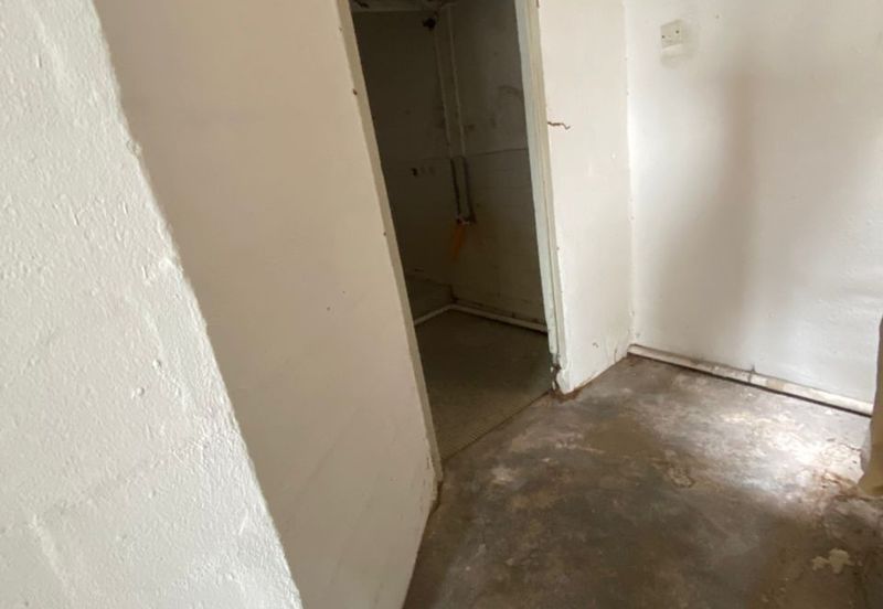 HOT! Pangsapuri Batu Berendam for Sale RM85k only