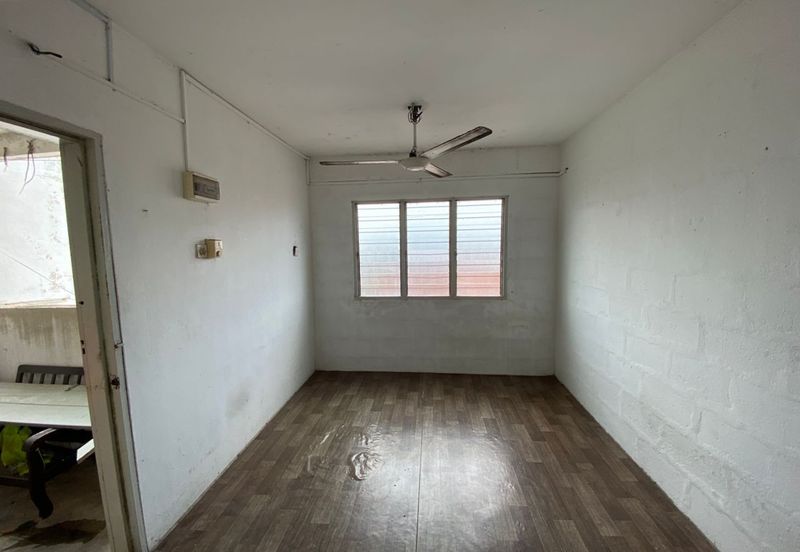 HOT! Pangsapuri Batu Berendam for Sale RM85k only