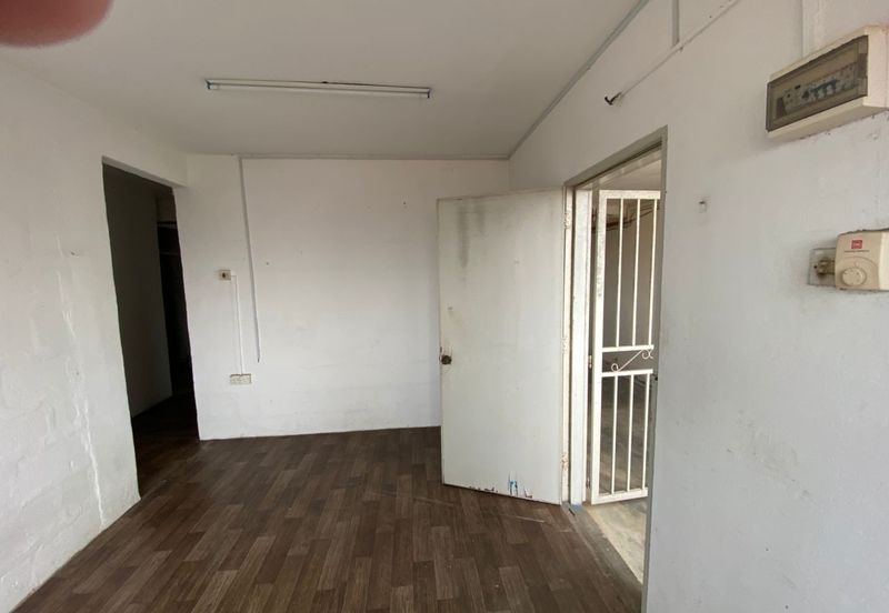 HOT! Pangsapuri Batu Berendam for Sale RM85k only