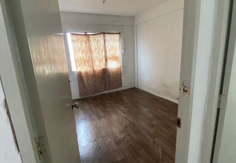 HOT! Pangsapuri Batu Berendam for Sale RM85k only