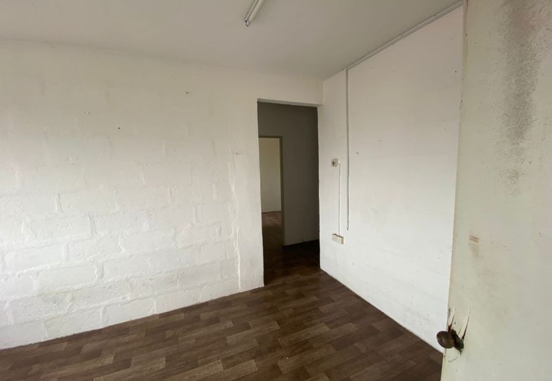 HOT! Pangsapuri Batu Berendam for Sale RM85k only